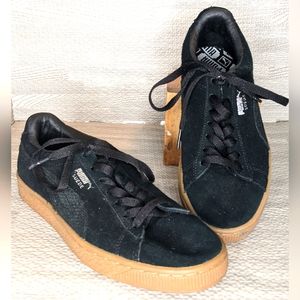 Puma Suede Sneakers, Black, Unisex Youth Size 4.5 (Women's Size 6)